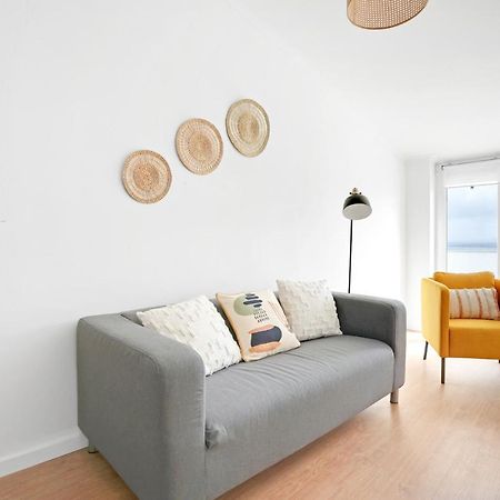 Sunny 2 Bedroom Apartment In Almada - Balconies With River View 外观 照片