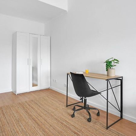 Sunny 2 Bedroom Apartment In Almada - Balconies With River View 外观 照片