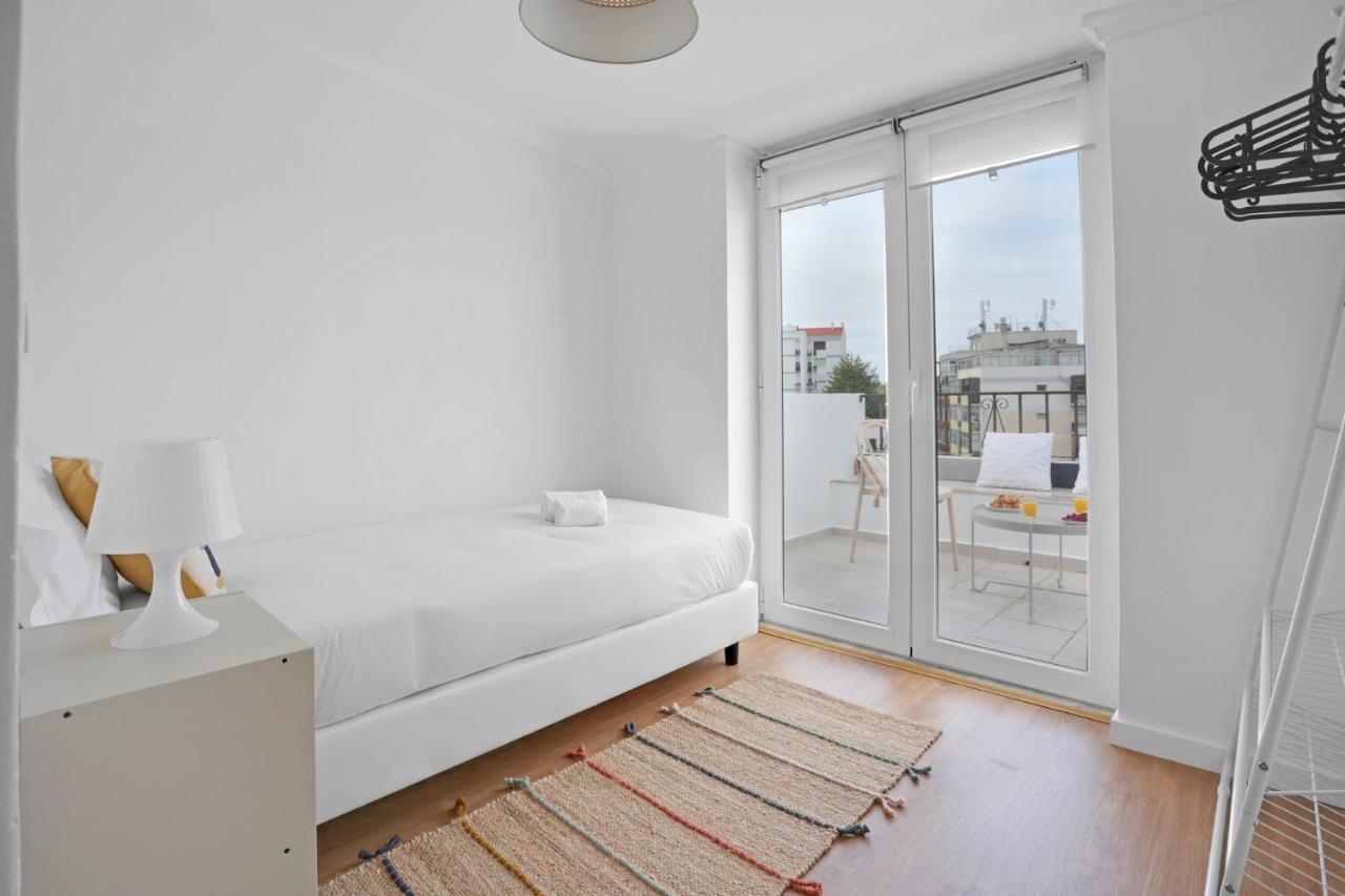Sunny 2 Bedroom Apartment In Almada - Balconies With River View 外观 照片