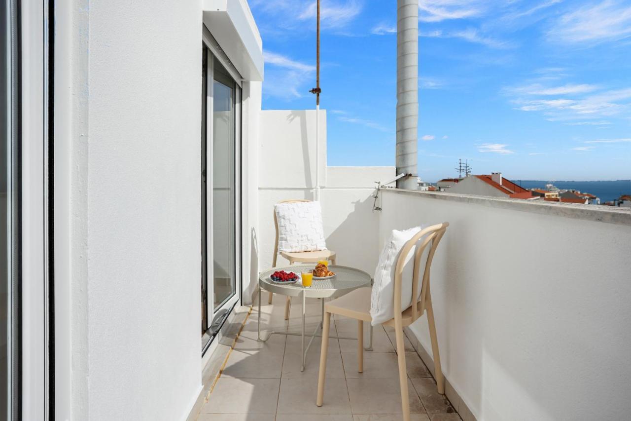 Sunny 2 Bedroom Apartment In Almada - Balconies With River View 外观 照片