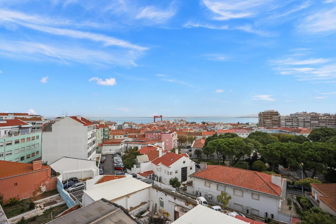 Sunny 2 Bedroom Apartment In Almada - Balconies With River View 外观 照片